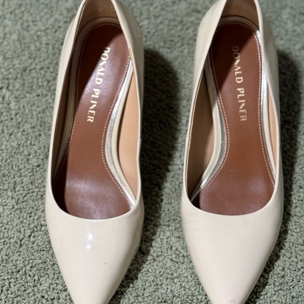 Donald J. Pliner Women's Cream Heels